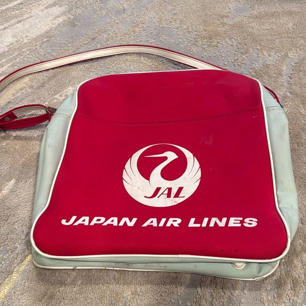 Vintage JAL Japan Airlines Vinyl Flight Bag! Very cool bag has some black dots